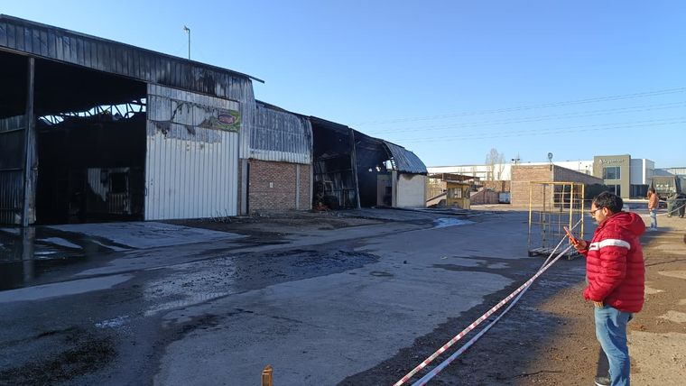 Casi todos los galpones resultaron con daños totales. Casi todos los galpones resultaron con daños totales.