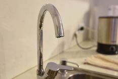 Los micromedidores de agua controlan el consumo en los hogares. Los micromedidores de agua controlan el consumo en los hogares.