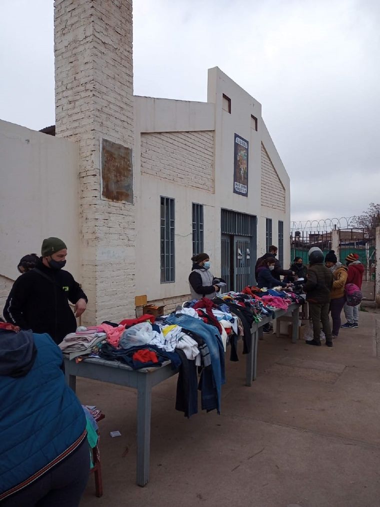 Las ferias de ropa usada ganan terreno en los barrios más pobres Foto: Gentileza