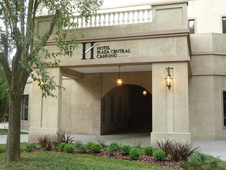 La tripulación del avión sospechoso se encuentra hospedada en el hotel Plaza Canning