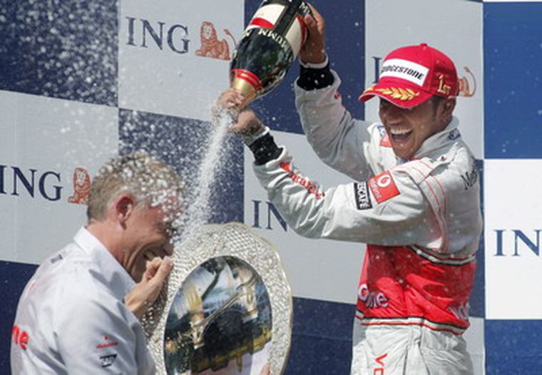 Hamiltón se quedó con la décima carrera de la temporada. Foto: EFE