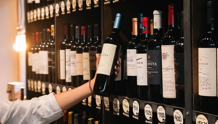 Elegir un vino puede ser una decisión complicada. Elegir un vino puede ser una decisión complicada.
