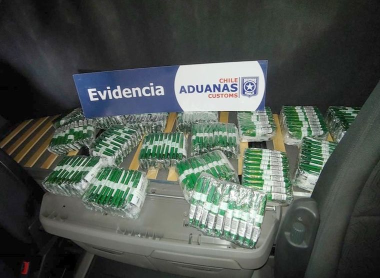 Los cigarrillos fueron encontrados en el acoplado del camión Foto: Los Andes Online