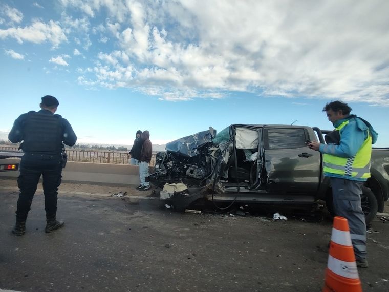 La camioneta Ford Ranger colisionó contra un colectivo de la empresa Grupo Rosarino Foto: Gianni Pierobon/MDZ