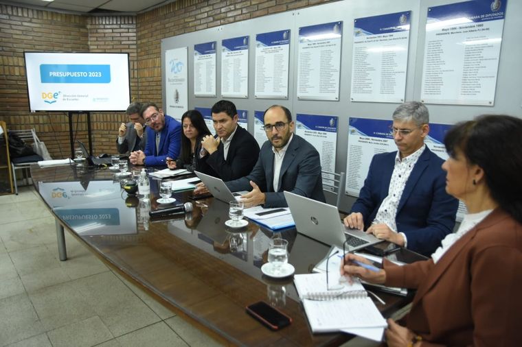 El director general de Escuelas, José Thomas, fue este jueves a la Legislatura para explicar el presupuesto de la DGE para 2023 Foto: Prensa DGE