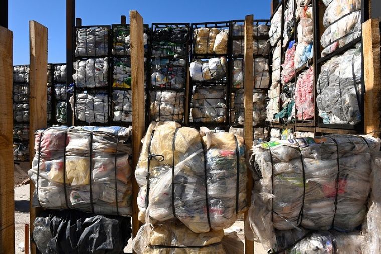 Viviendas con botellas y un modelo que revoluciona la construcción.