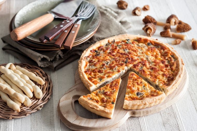 Aunque parece sofisticada, la receta de tarta de champiñones se puede hacer en menos de una hora. Aunque parece sofisticada, la receta de tarta de champiñones se puede hacer en menos de una hora.