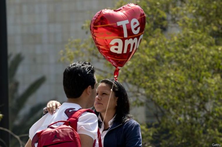 ¿Por qué es el 14 de febrero el día de los enamorados? Foto: BBCMundo / Getty