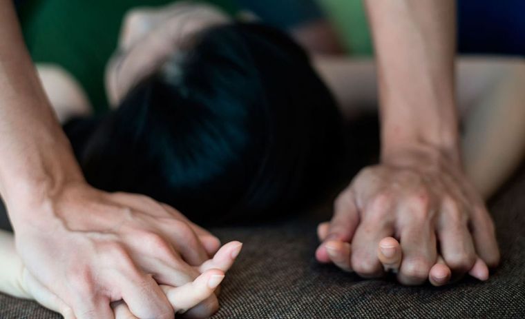 La joven fue abusada por el marido de su prima en un asado familiar