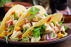 la opcion ideal para el verano: tacos de pollo para comer con la mano