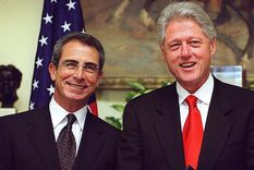 Ernesto Zedillo y Bill Clinton estaban en la presidencia de México y EE.UU. cuando se implementó el rescate financiero en 1995. Ernesto Zedillo y Bill Clinton estaban en la presidencia de México y EE.UU. cuando se implementó el rescate financiero en 1995.
