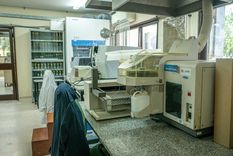 Uno de los laboratorios del INA, donde se analiza en profundidad la calidad del agua Foto: Julián Volpe