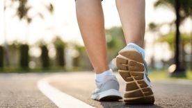 Un estudio analizó cómo ciertos movimientos al caminar pueden influir en la forma en que otras personas interpretan el estado emocional. Un estudio analizó cómo ciertos movimientos al caminar pueden influir en la forma en que otras personas interpretan el estado emocional.