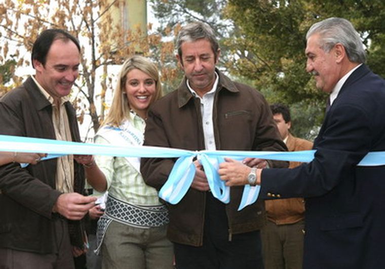 Cobos y De Paolo, en el corte de cintas. Foto: Senado Nacional