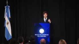 Javier Milei en la Bolsa de Comercio de Córdoba, donde ratificó el rumbo económico y prometió derrotar a la inflación.