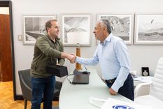 El gobernador Alfredo Cornejo junto a Jason Arceneaux, representante de ARC Energy, la compañía que hizo una oferta para adquirir IMPSA. Foto: Gentileza