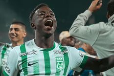 Marino Hinestroza festeja la Copa Colombia, el título que ganó anoche con Atlético Nacional. ¿Viene a Boca Juniors?