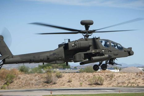 Un helicóptero Apache de Estados Unidos cayó en zona de guerra. Foto DefenseUSA Un helicóptero Apache de Estados Unidos cayó en zona de guerra. Foto DefenseUSA