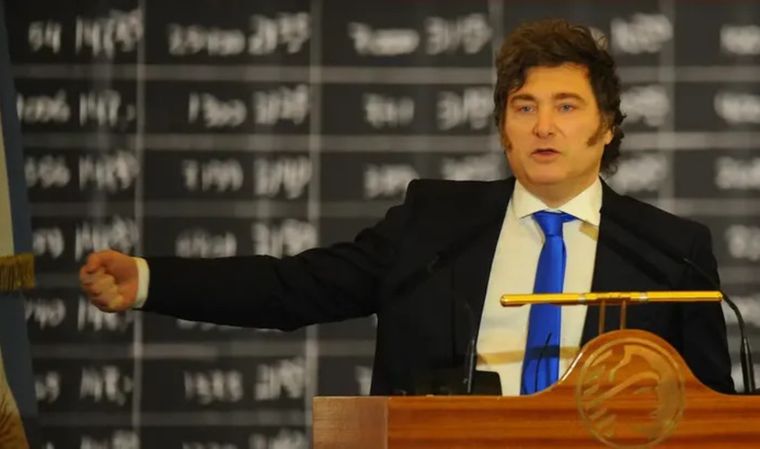 Javier Milei y el riesgo a su propia figura se entremezcla con la desconfianza de gobernadores y analistas internacionales que la empezaron a ver