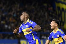 Luis Advíncula abrió el marcador con un zapatazo en el ángulo superior izquierdo del arco de Aldovisi y lo gritó con todo. Foto: Prensa Boca Juniors