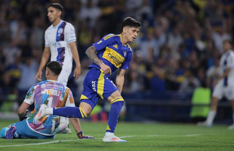 Aguirre fue el autor del primer gol de Boca. Foto: FotoBaires