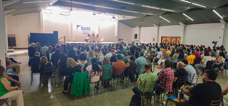 El SUTE define en plenario si acepta la propuesta del Gobierno. El SUTE define en plenario si acepta la propuesta del Gobierno.