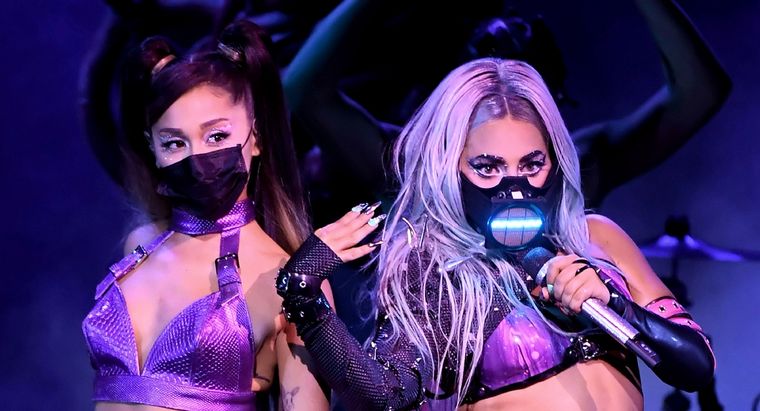 La presentación más esperada: Lady Gaga y Ariana Grande.