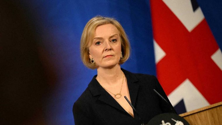La conservadora Liz Truss estuvo apenas 45 días en el cargo de primera ministra y debió renunciar tras el giro de 180° en su programa económico. Foto: rtve.es