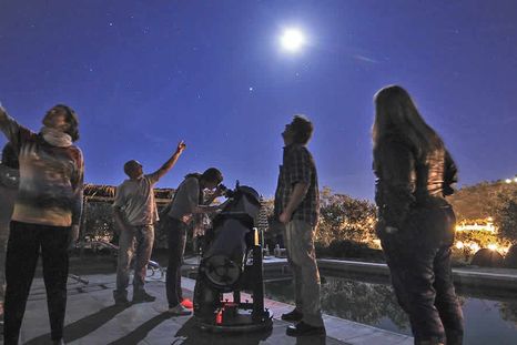Astroturismo en la ciudad de Mendoza. Imagen ilustrativa.