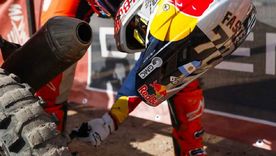 Luciano Benavides completó la Etapa 2 del Dakar 2026 pese a un serio problema en su moto.