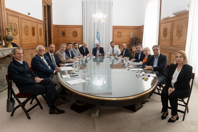 La mesa de coordinación parlamentaria suele darse todos los lunes en Casa Rosada. Foto: Prensa JGM