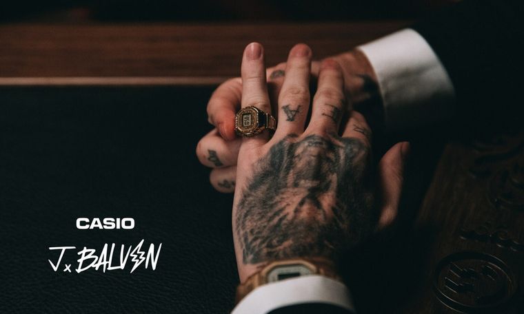 La alianza entre Casio y J Balvin da vida a una pieza de joyería digital única. La alianza entre Casio y J Balvin da vida a una pieza de joyería digital única.