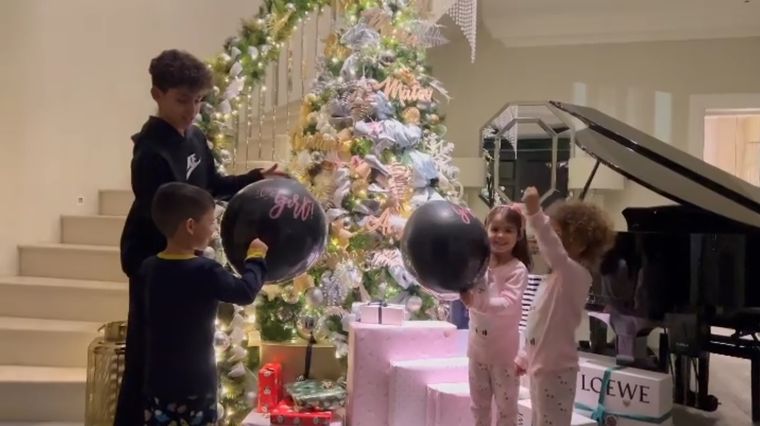 Los hijos de Cristiano Ronaldo revelaron el sexo de sus próximos hermanitos Foto: Instagram @cristiano