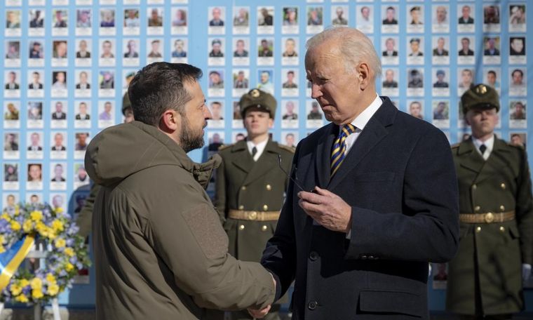 Zelenski y Biden, en Kiev, hoy. Foto: Efe.