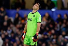 Un excompañero del Dibu lo criticó tras la victoria del Aston Villa en Conference League. Foto: Archivo
