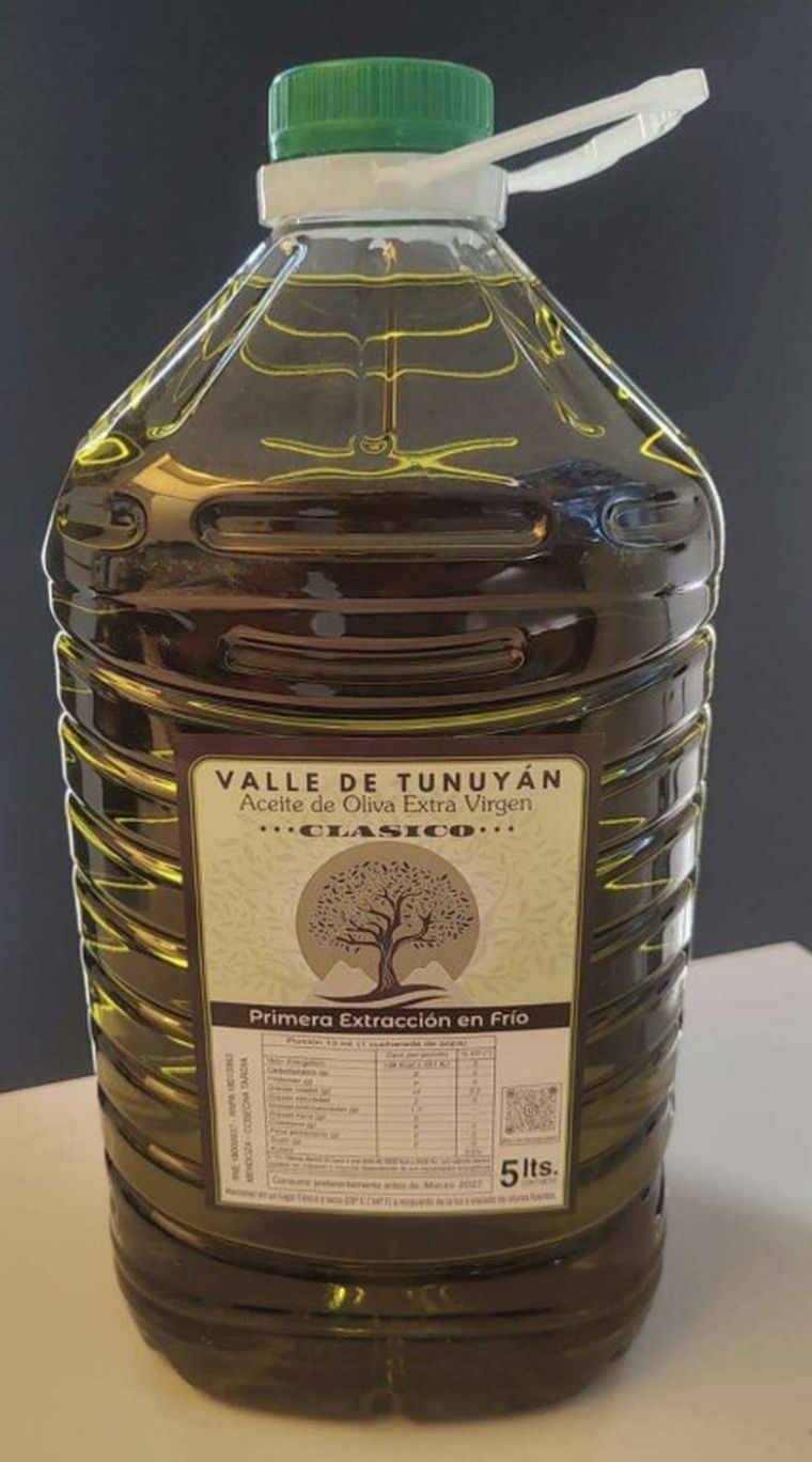 Entre los productos prohibidos se encuentra un aceite de oliva elaborado en Mendoza. Foto: Anmat Entre los productos prohibidos se encuentra un aceite de oliva elaborado en Mendoza. Foto: Anmat