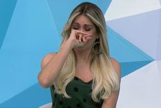 Renata Fan no pudo controlar su emoción cuando habló de Enzo. Foto: Captura