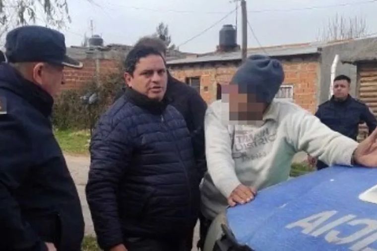 El sujeto fue descubierto por las cámaras de seguridad