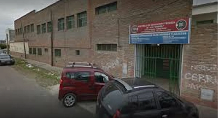 La escuela en donde dictaba clases el profesor Foto: NA