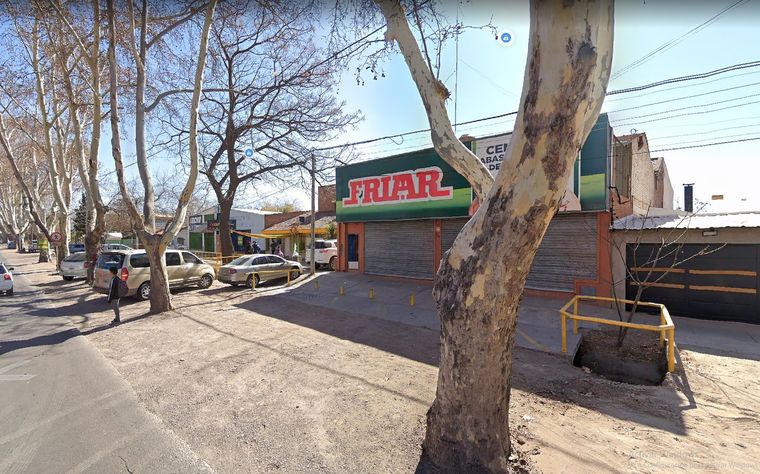 Armado El sujeto estaba armado y escapó en una moto de 110 cc.