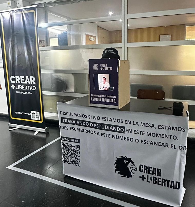 Novedosa campaña de los libertarios en las elecciones estudiantiles de la UNLP. Foto: José Luis Carut/MDZ