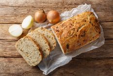 Seguí esta receta de pan de cebolla y disfrutá un pan tierno, casero y lleno de sabor.