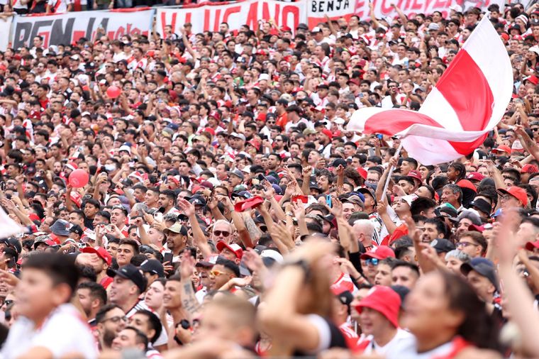 Los hinchas de River se preparan para el debut en la Libertadores Foto: NA