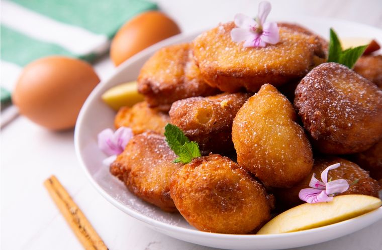 Buñuelos de manzana Una receta distinta para las meriendas y postres Foto: Shutterstock