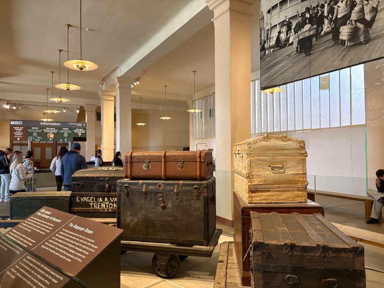 A pocos metros de la Estatua de la Libertad, Ellis Island es donde comenzaba el sueño americano.