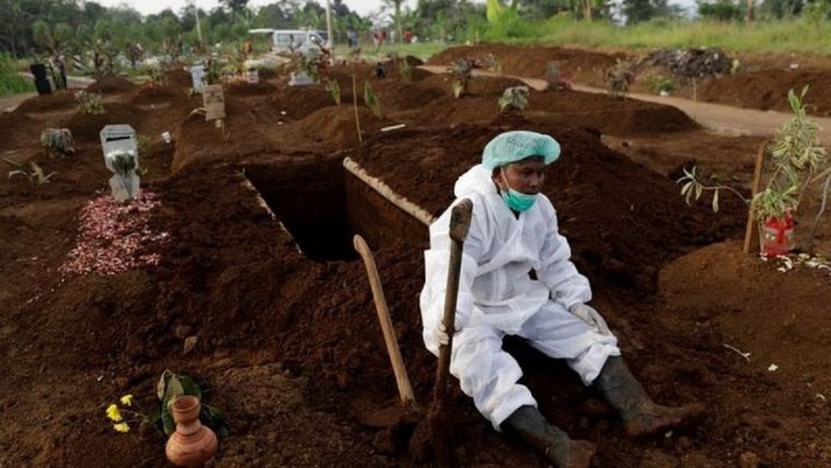 Muchos de los países de bajos ingresos que están sufriendo un aumento de casos de covid-19 no han podido vacunar a una parte significativa de su población. Foto: REUTERS