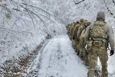 Los soldados rusos siguen luchando en invierno. Foto: Dpa.