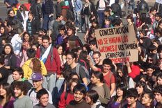 estudiantes chilenos impidieron el transito a metros de la moneda estudiantes chilenos impidieron el transito a metros de la moneda