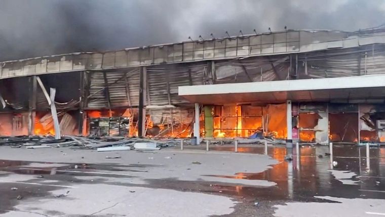 Los ataques de Rusia, como este de junio de 2022, han golpeado a Kremenchuk fuertemente.