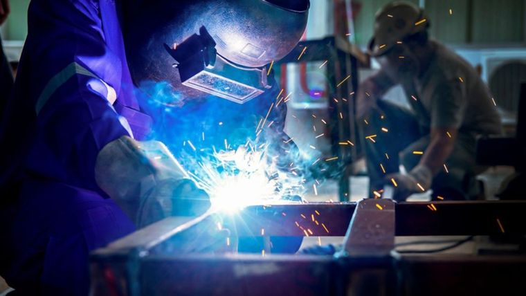 La inteligencia artificial avanza, pero son los oficios poco valorados los que seguirán sosteniendo la economía real. La inteligencia artificial avanza, pero son los oficios poco valorados los que seguirán sosteniendo la economía real.